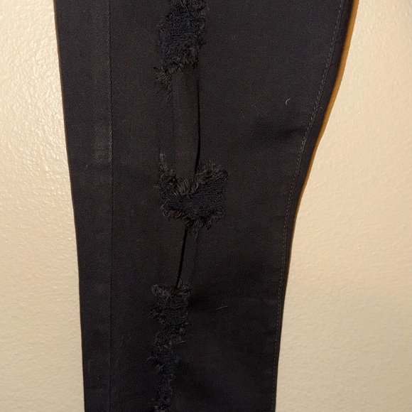 Forever 21 Black Skinny Jeans - Picture 4 of 11